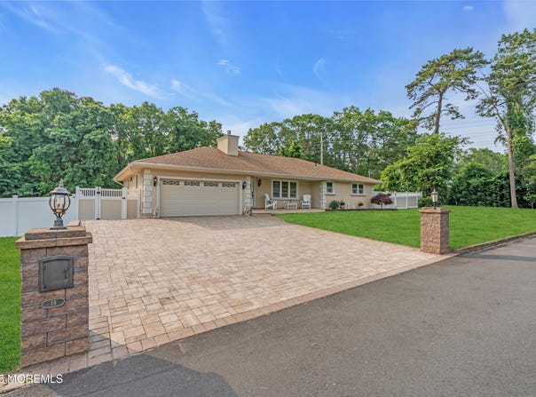 18 Pinewood Drive, Brick, NJ 08724