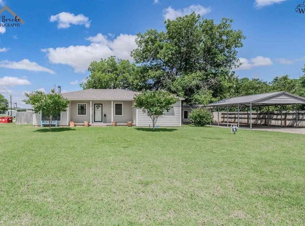 210 N WALNUT STREET, Petrolia, TX 76377