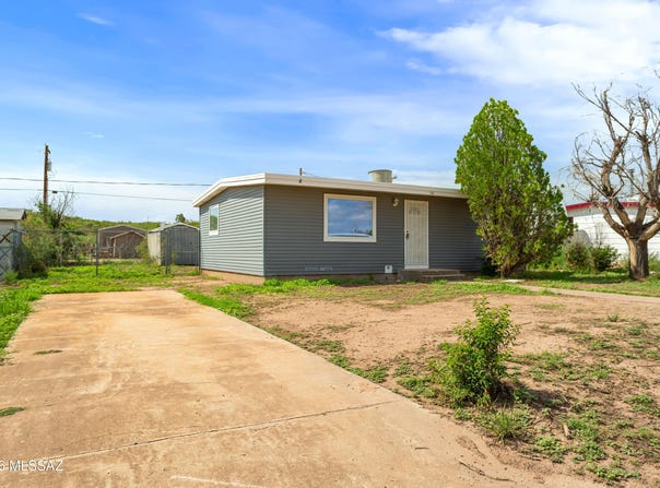 106 E Apache Street, Huachuca City, AZ 85616