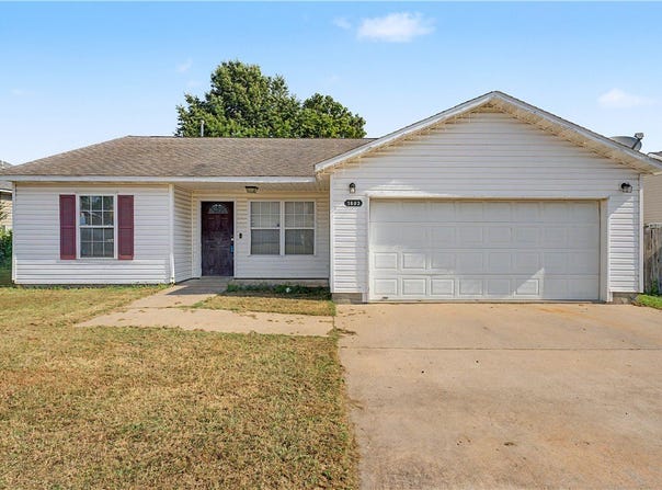 1603 Tanglewood Lane, Siloam Springs, AR 72761