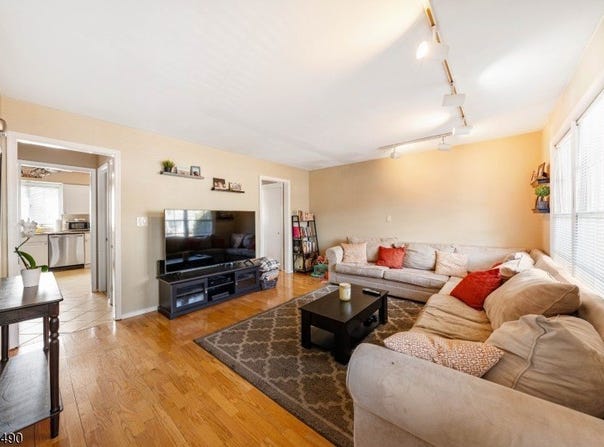 4 Village Ct, Bound Brook Boro, NJ 08805-1259