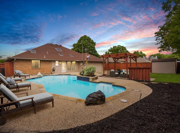 200 Sunny Crest Drive, Murphy, TX 75094