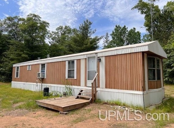 W5932 County Rd R, Pembine T-WI, WI 54156