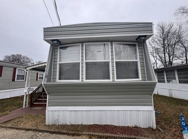 8 Kane Lane, Hazlet, NJ 07734