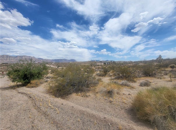 690 E Vulcan Drive, Meadview, AZ 86444