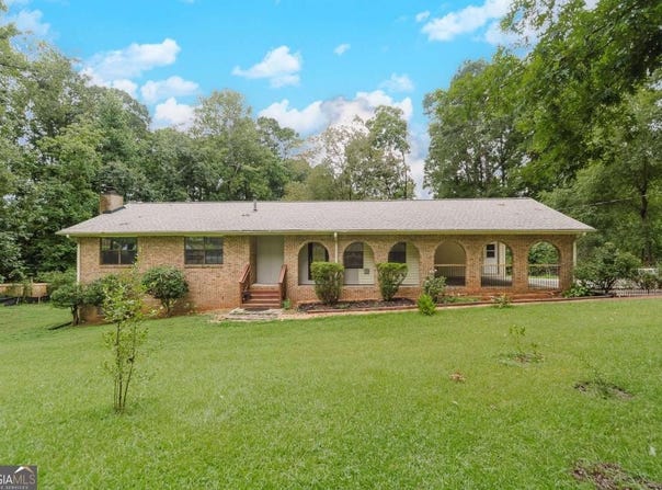 6495 Old Macon, Rex, GA 30273