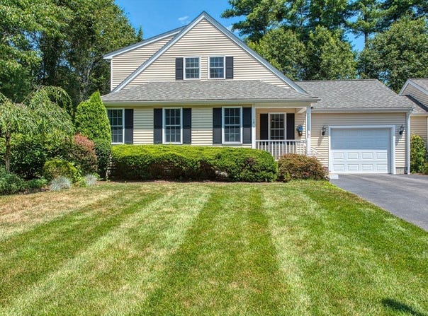 14 Elisha Dr, Middleboro, MA 02346