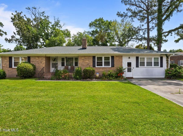 1716 Crescent Drive, Elizabeth City, NC 27909