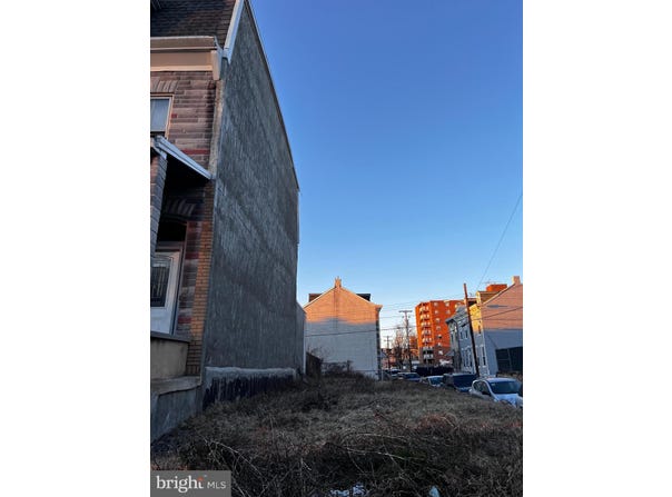 323 PINE STREET, READING, PA 19602