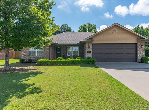 1724 Riley Circle, Alma, AR 72921
