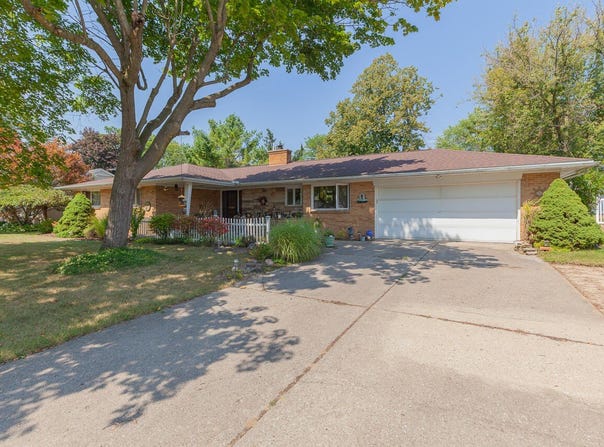 916 Hillcrest Drive, Adrian, MI 49221