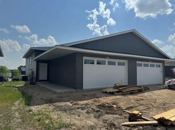 810 Texas Avenue NW, Hutchinson, MN 55350