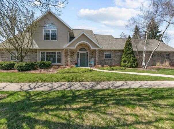 2611 N NICHOLAS Street, APPLETON, WI 54914