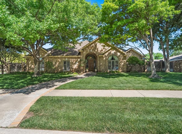 6710 STONEHAM Drive, Amarillo, TX 79109-6412