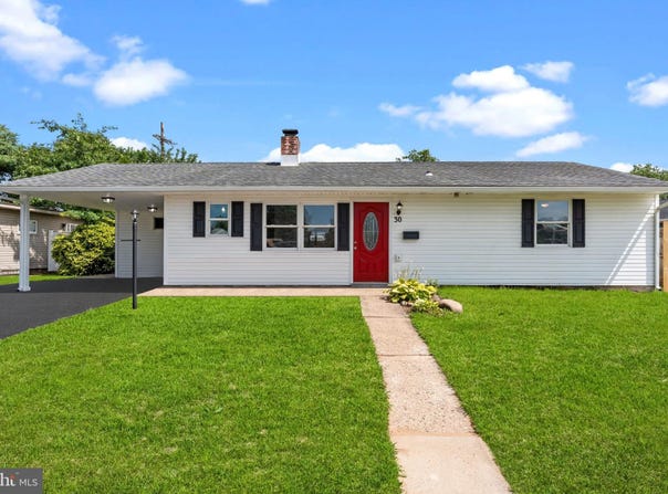 30 POPLAR LANE, LEVITTOWN, PA 19054
