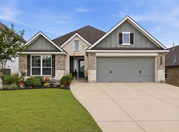 915 Farm Path, Brenham, TX 77833