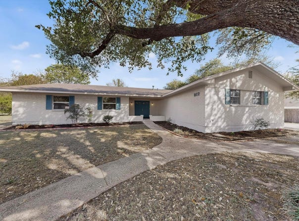 812 George St, Taylor, TX 76574