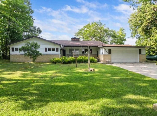 7760 Paradise Trail, Carp Lake, MI 49718