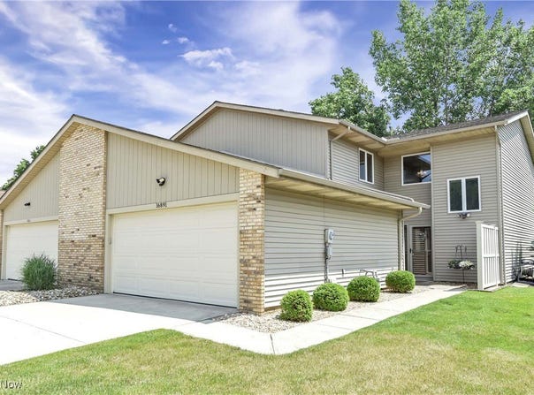 16891 Orchard Grove Drive unit: 16B, Middleburg Heights, OH 44130