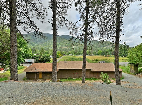 8401 Rogue River Highway, Grants Pass, OR 97527