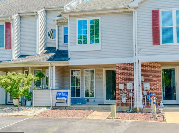 220 LAKE ARROWHEAD CIRCLE, BEAR, DE 19701