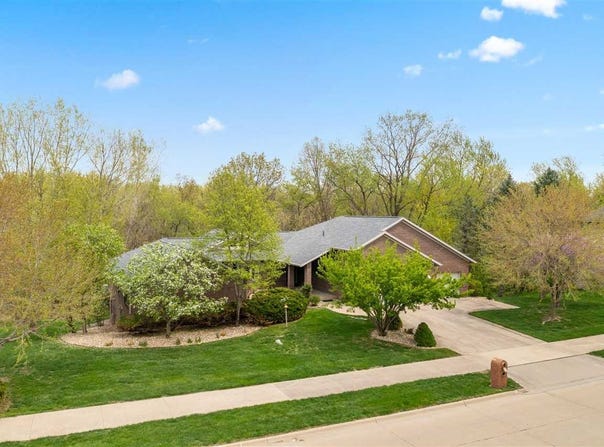 2181 Brown Deer Rd, Coralville, IA 52241