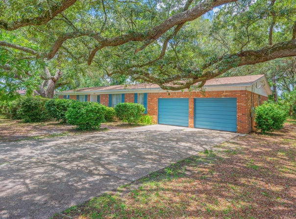 17 8th Avenue, Shalimar, FL 32579
