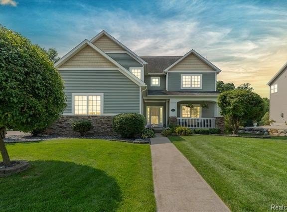 4142 Oak Street, Grand Blanc, MI 48439