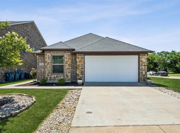 2405 La Costa Drive, Rowlett, TX 75088