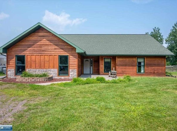 3155 Poplar Rd, Duluth, MN 55804