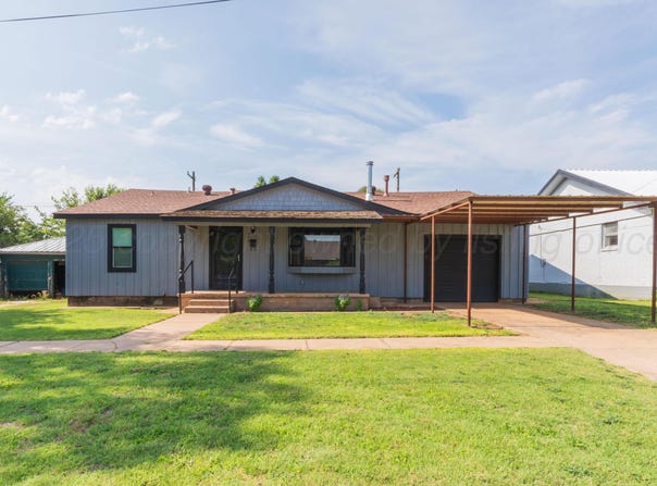 426 E 2nd St, Shamrock, TX 79079