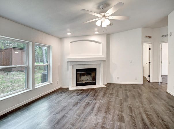 127 Serenity Dr, Bastrop, TX 78602