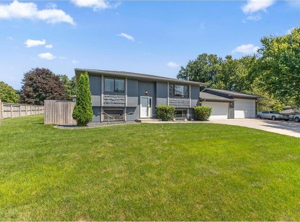 4816 W 141st Street, Savage, MN 55378