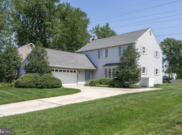 325 TENBY CHASE DRIVE, DELRAN, NJ 08075