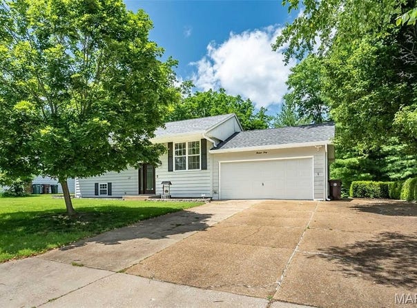 1440 Riverside Drive, Fenton, MO 63026