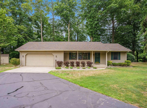 70070 2nd Avenue, South Haven, MI 49090