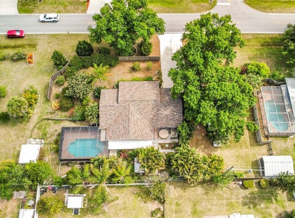 601 E SEMINOLE DRIVE, VENICE, FL 34293