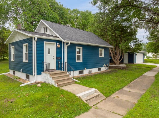 725 Harwood Avenue, Waterloo, IA 50701