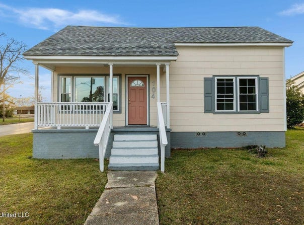 104 N 14th Avenue, Laurel, MS 39440