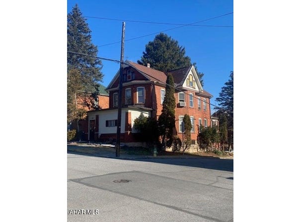 600 N 6th Avenue, Altoona, PA 16601