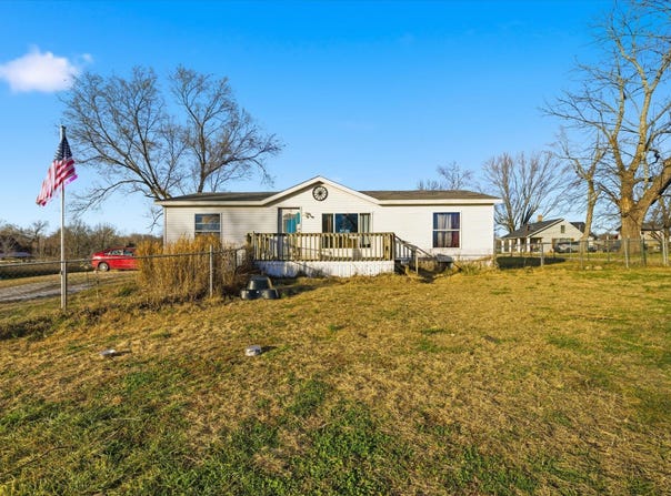 551 E Dunkle Street, Everton, MO 65646