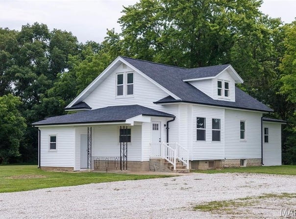 18347 Windy Hill Road, Staunton, IL 62088