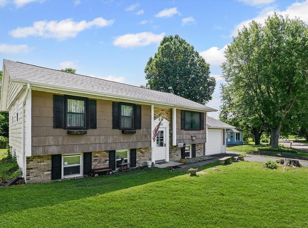 2701 East Road, Danville, IL 61832