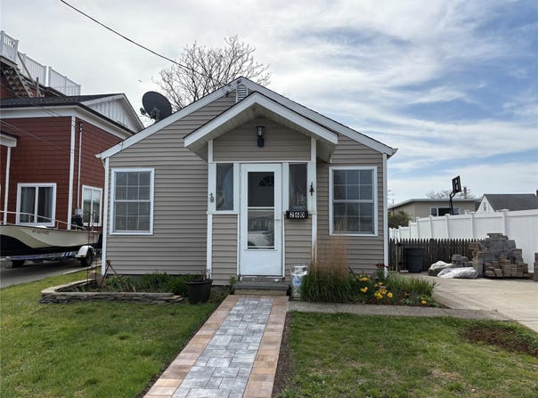 260 East Drive, Copiague, NY 11726