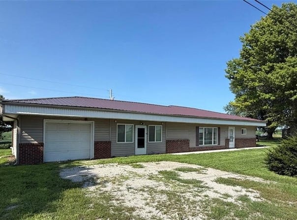 24817 24 Highway, Waverly, MO 64096
