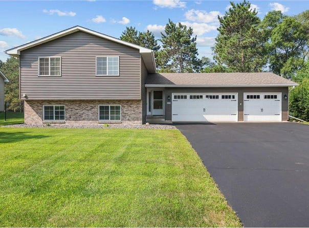 14204 Vintage Street NW, Andover, MN 55304