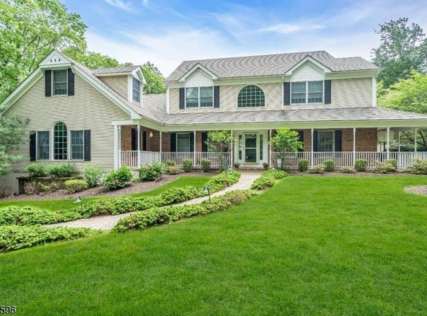 15 White Oak Dr, Union Twp., NJ 08802-1155