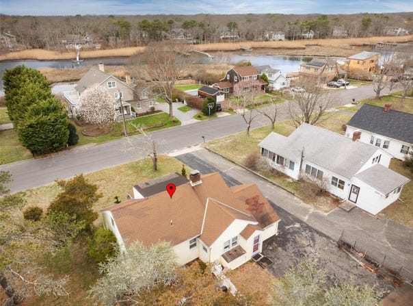12 Bishop, Westhampton, NY 11977