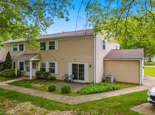 13622 Oakbrook Drive, North Royalton, OH 44133