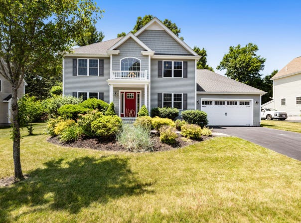 13 Saw Mill Lane, Rockland, MA 02370